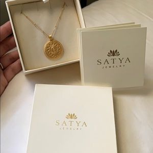Satya Jewelry 18kt gold plated necklace